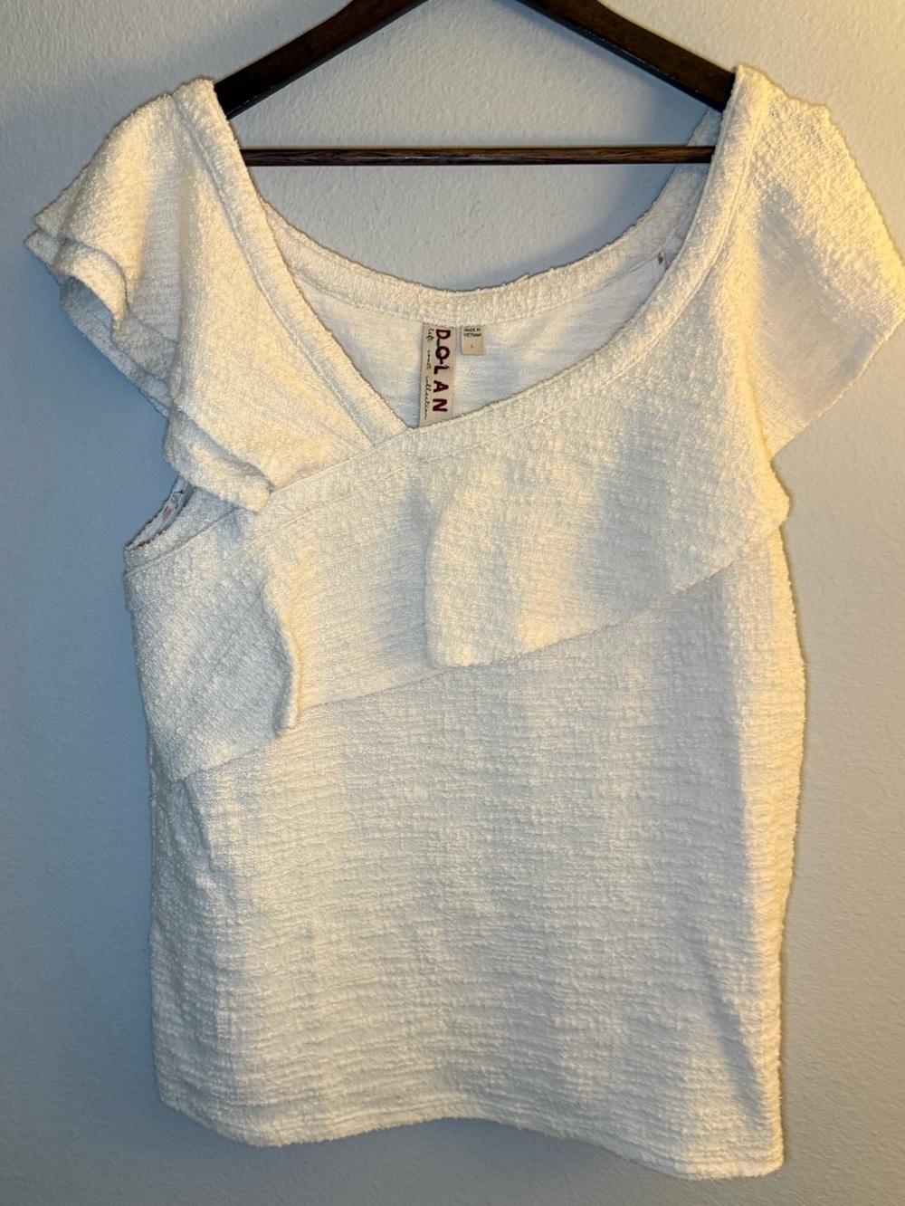 dolan White One-Shoulder Ruffle Textured Camisole